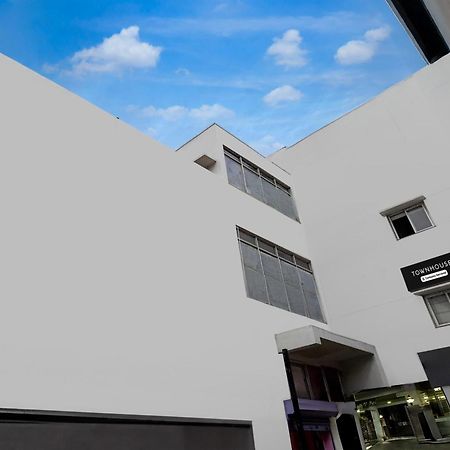 Super Townhouse Arcot Road Near Kauvery Hospital Chennai Bagian luar foto