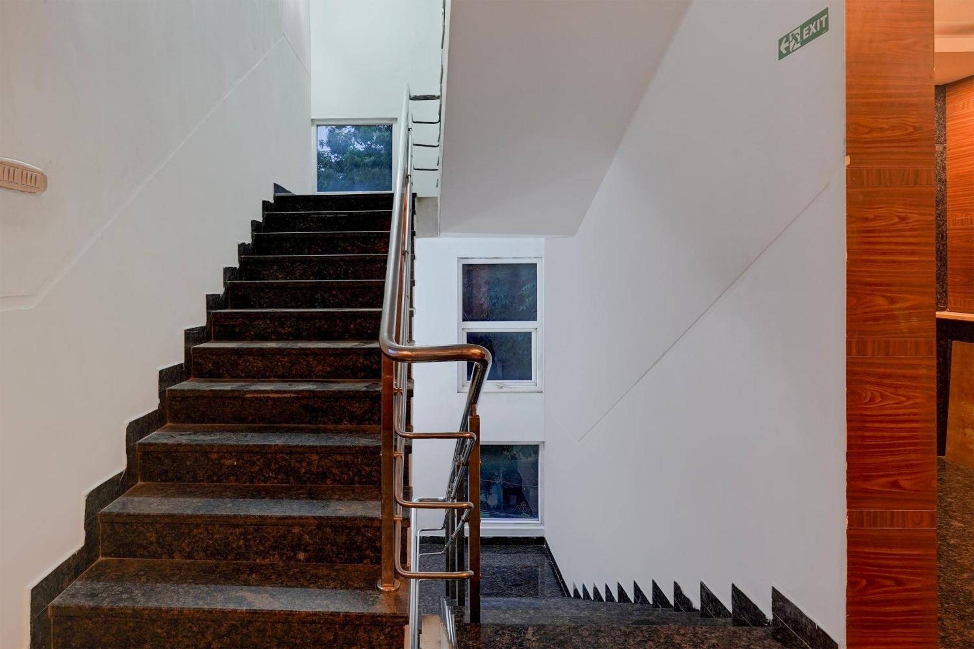 Super Townhouse Arcot Road Near Kauvery Hospital Chennai Bagian luar foto